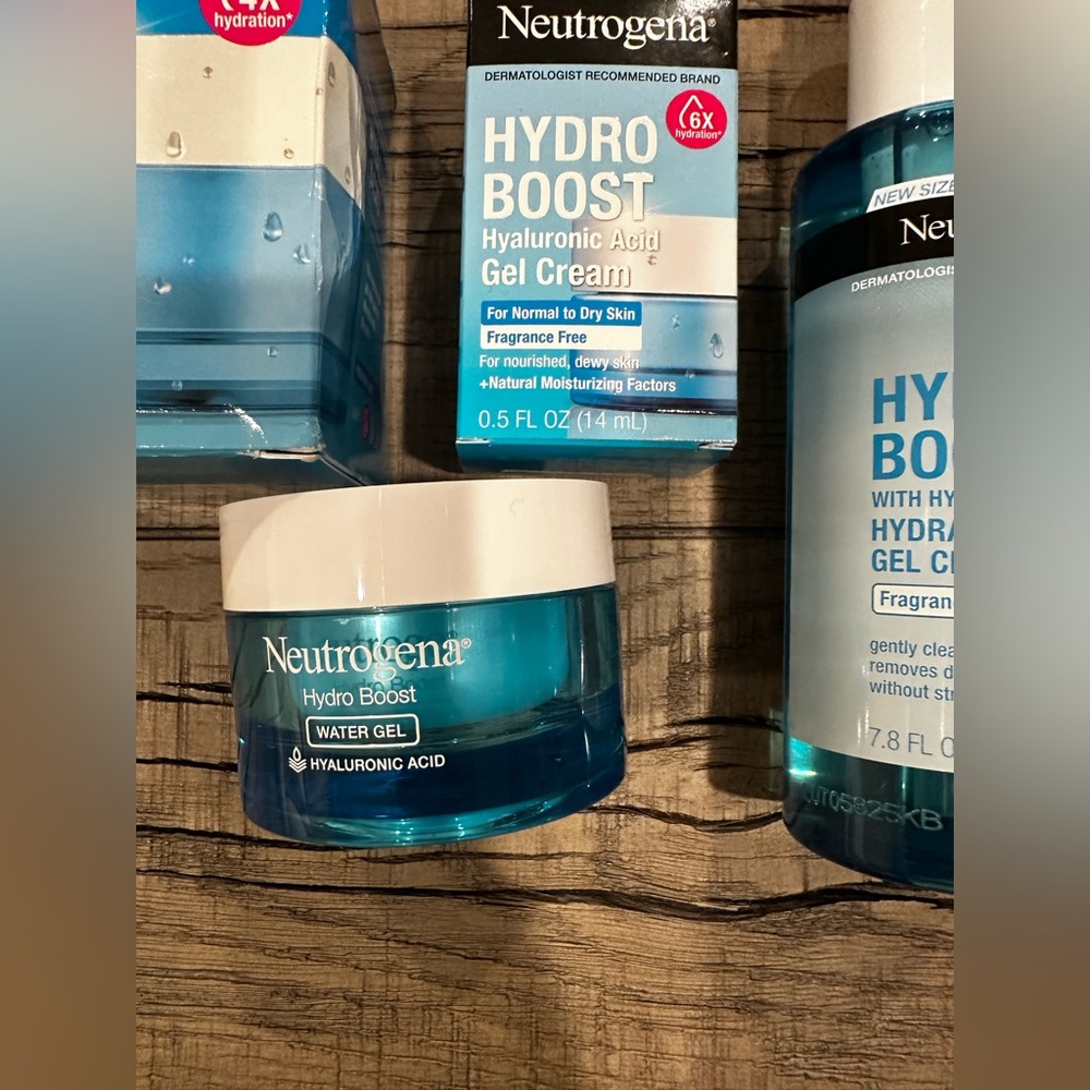 Neutrogena Hydro Boost Water set of 4 Collection - Picture 5 of 6